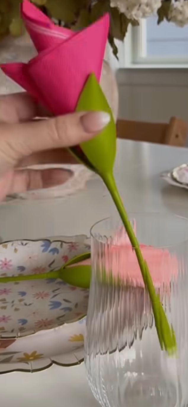 10 U elegantes servilleteros florales.